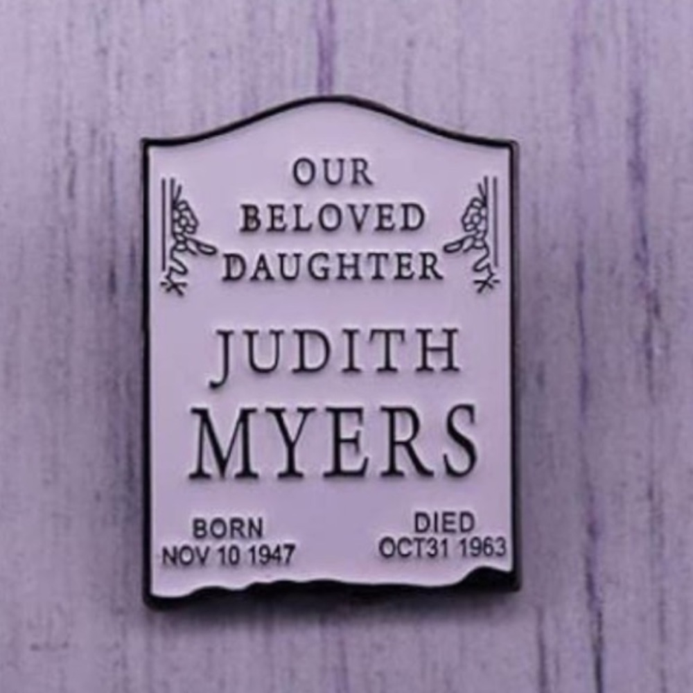 🎃NEW Michael Myers Halloween Judith Myers Tombstone Enamel Pin Goth Horror Movie